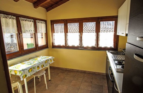 Porto Valtravaglia Apartment | Nice apartment for 4 guests with TV and pets allowed