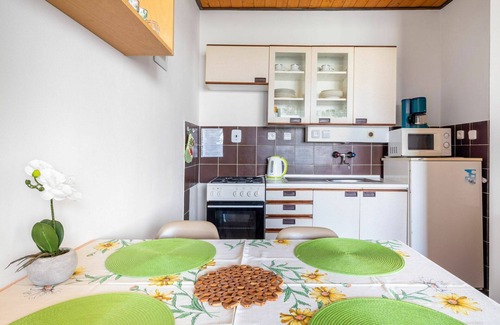 Rabyne Apartment | Nice apartment for 5 guests with WIFI, patio, pets allowed and panoramic view