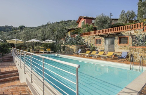 Pieve a Nievole Apartment | Nice apartment for 4 guests with hot tub, WIFI, pool, TV, patio and pets allowed