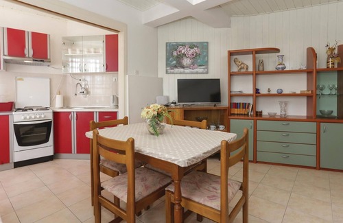Kastel Kambelovac Apartment | Nice apartment in Kastel Kambelovac
