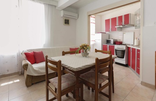 Kastel Kambelovac Apartment | Nice apartment in Kastel Kambelovac