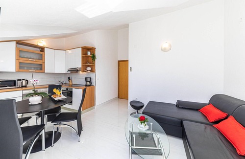 Kastel Kambelovac Apartment | Nice apartment in Kastel Kambelovac