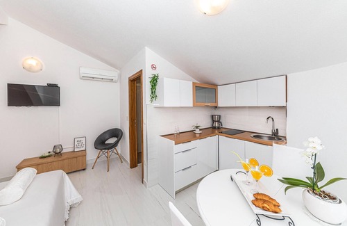 Kastel Kambelovac Apartment | Nice apartment in Kastel Kambelovac