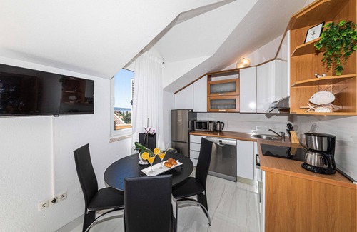 Kastel Kambelovac Apartment | Nice apartment in Kastel Kambelovac