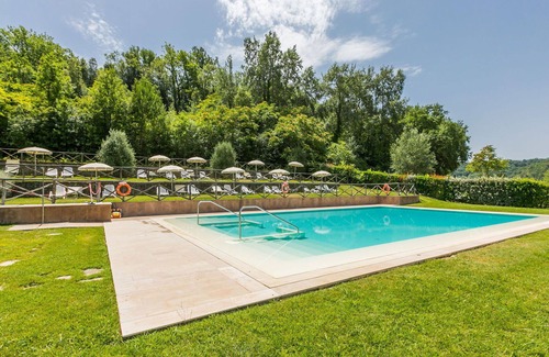 Castelfiorentino Villa | Nice apartment in villa with WIFI, pool, A/C, TV, terrace, pets allowed and parking