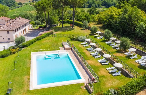 Castelfiorentino Villa | Nice apartment in villa with WIFI, pool, A/C, TV, terrace, pets allowed and parking