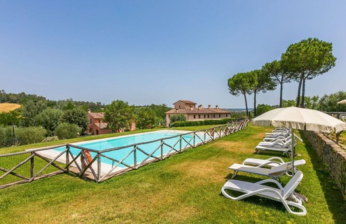 Castelfiorentino Villa | Nice apartment in villa for 6 guests with pool, A/C, WIFI, TV, terrace, pets allowed and parking