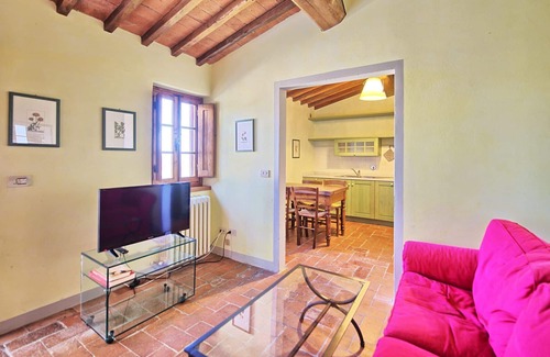 San Casciano in Val di Pesa Apartment | Nice apartment with WIFI, pool, TV, pets allowed and panoramic view, close to Greve In Chianti