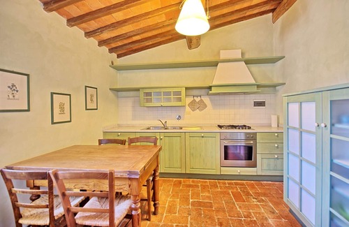 San Casciano in Val di Pesa Apartment | Nice apartment with WIFI, pool, TV, pets allowed and panoramic view, close to Greve In Chianti