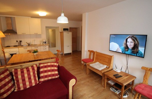 Muhldorf Apartment | Nice apartment for 8 guests with WIFI, TV and balcony