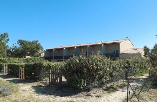 Carcans Plage Apartment | Nice apartment for 6 guests with TV, terrace, pets allowed and parking