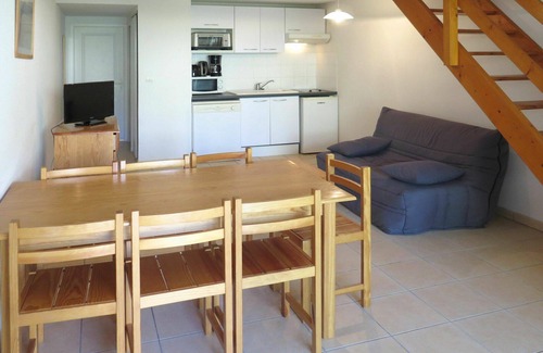 Carcans Plage Apartment | Nice apartment for 6 guests with TV, terrace, pets allowed and parking