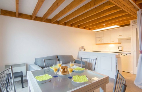 Morbihan Apartment | Nice apartment for 4 people with WIFI, pool, TV, balcony and parking