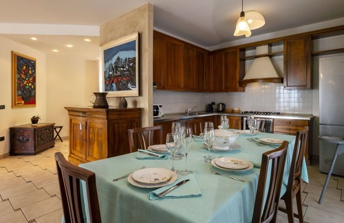 Riva di Solto Apartment | Nice apartment for 5 guests with hot tub, WIFI, TV, patio, pets allowed and parking