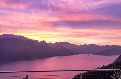 Riva di Solto Apartment | Nice apartment for 5 guests with hot tub, WIFI, TV, patio, pets allowed and parking