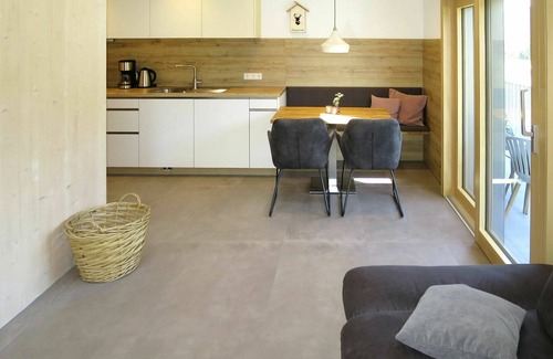 Hofstetten Apartment | Nice apartment for 4 guests with WIFI, TV and terrace