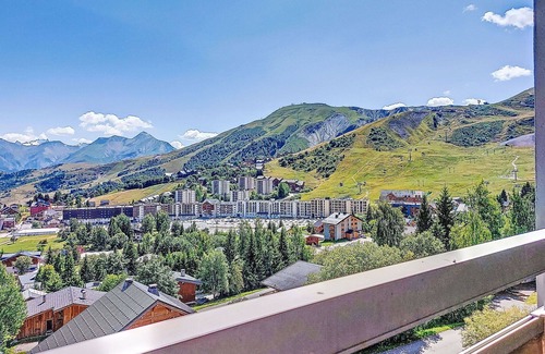 La Toussuire Apartment | Nice apartment for 4 guests with WIFI, TV and balcony