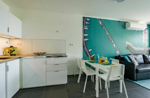 Balatonszemes Apartment | Nice apartment for 6 guests with A/C, pool, WIFI, TV, terrace, pets allowed and parking