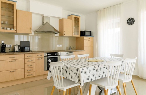 Balatonszarszo Apartment | Nice apartment for 5 people with WIFI, A/C, TV and balcony
