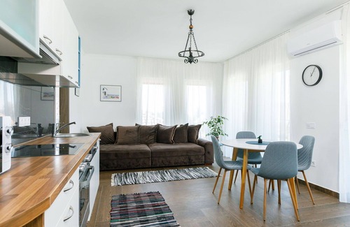 Balatonszarszo Apartment | Nice apartment for 5 guests with A/C, WIFI, TV and balcony