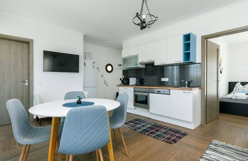 Balatonszarszo Apartment | Nice apartment for 5 guests with A/C, WIFI, TV and balcony