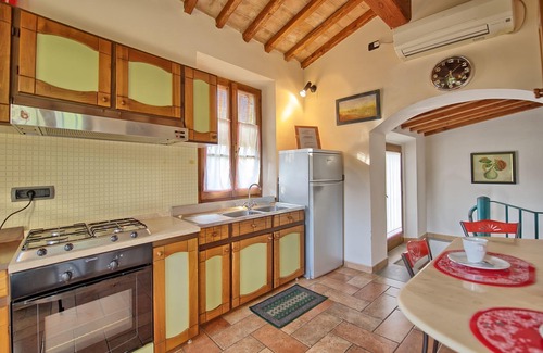 San Gimignano Apartment | Nice apartment for 2 people with WIFI, A/C, pool, TV and panoramic view