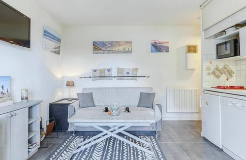 Benerville-sur-Mer Apartment | Nice apartment for 2 guests with WIFI, TV and balcony