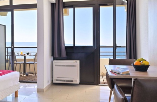 Ajaccio Apartment | Nice apartment for 2 people with A/C, WIFI, pool, TV, terrace and pets allowed
