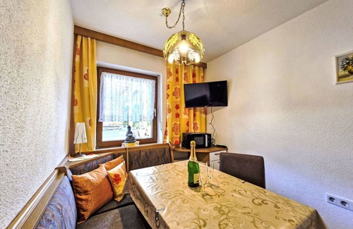 Karres Apartment | Nice apartment for 2 people with WIFI, TV, patio and pets allowed