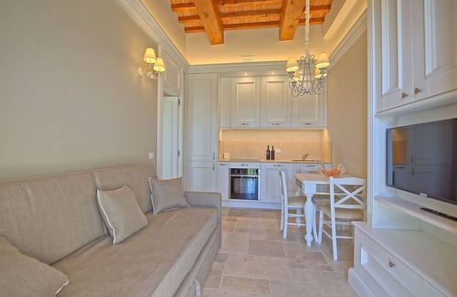 Cerreto Guidi Apartment | Nice apartment for 3 guests with pool, A/C, WIFI, TV and panoramic view