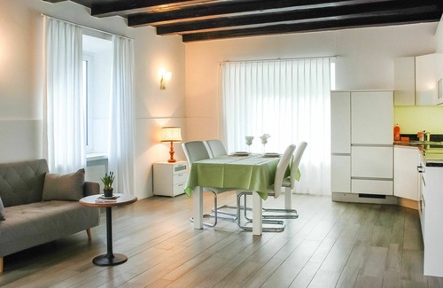 Vira Apartment | Nice apartment for 3 guests with WIFI, pool, TV and patio