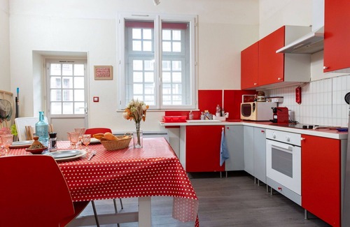 Intra Muros Apartment | Nice apartment for 3 people with WIFI, TV and terrace