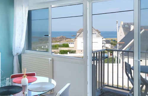 Morbihan Apartment | Nice apartment for 3 people with WIFI, TV, balcony, pets allowed and parking