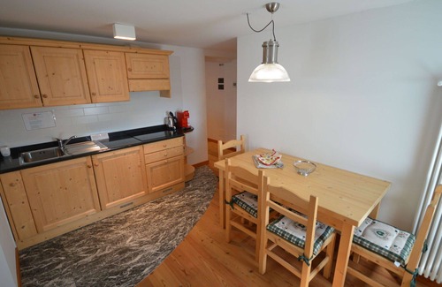 Raveo Apartment | Nice apartment for 3 people with WIFI, TV, patio, pets allowed and parking
