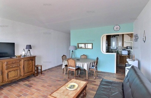 Le Crotoy Apartment | Nice apartment for 4 people facing the sea.
