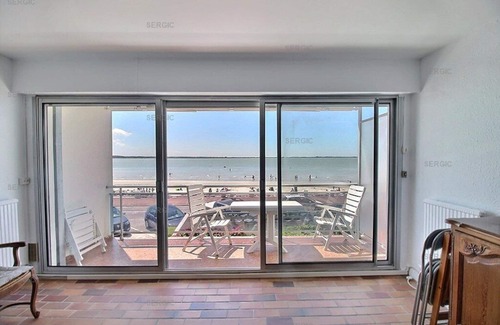 Le Crotoy Apartment | Nice apartment for 4 people facing the sea.