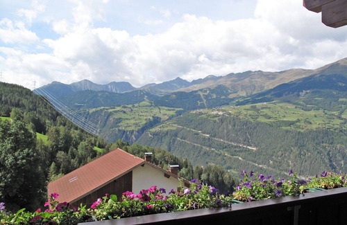 Fendels Apartment | Nice apartment for 4 guests with WIFI, TV, balcony and parking