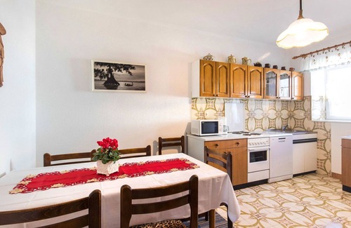 Donji Kraj Apartment | Nice apartment for 4 guests with WIFI, A/C, TV, terrace and pets allowed