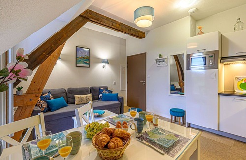 Baden Apartment | Nice apartment for 4 guests with WIFI, pool, TV, balcony and panoramic view