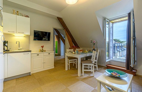 Baden Apartment | Nice apartment for 4 guests with WIFI, pool, TV, balcony and panoramic view