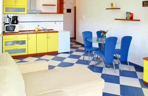 Rabac Apartment | Nice apartment for 4 guests with WIFI, pool, A/C, TV, terrace and pets allowed