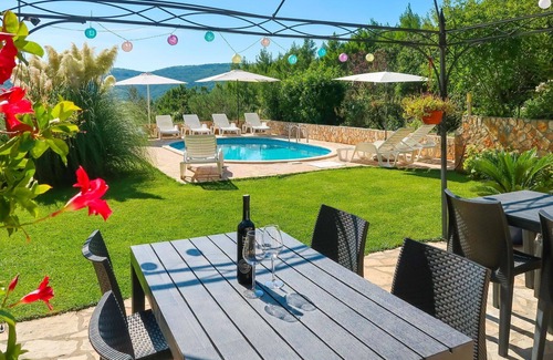 Rabac Apartment | Nice apartment for 4 guests with WIFI, pool, A/C, TV, terrace and pets allowed