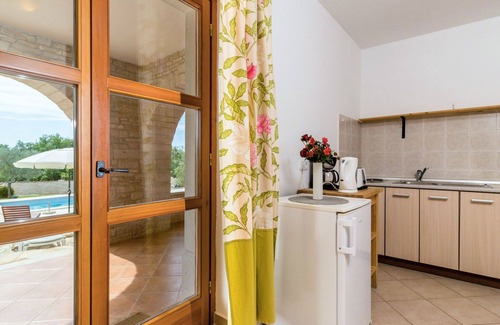 Stifanici Apartment | Nice apartment for 4 guests with A/C, WIFI, pool, TV, terrace and pets allowed