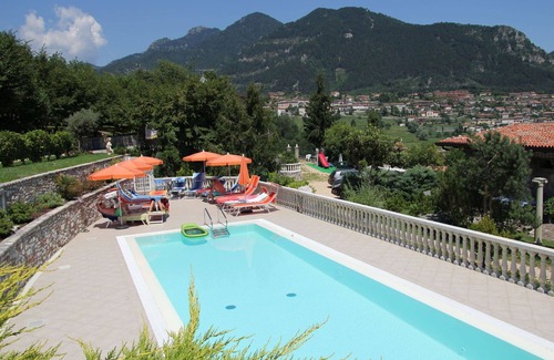 Voiandes Apartment | Nice apartment for 4 guests with pool, WIFI, TV, patio and pets allowed