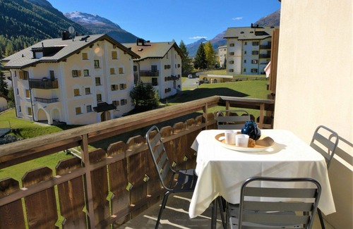 Zuoz Apartment | Nice apartment for 4 guests with WIFI, TV, balcony, pets allowed, panoramic view and parking