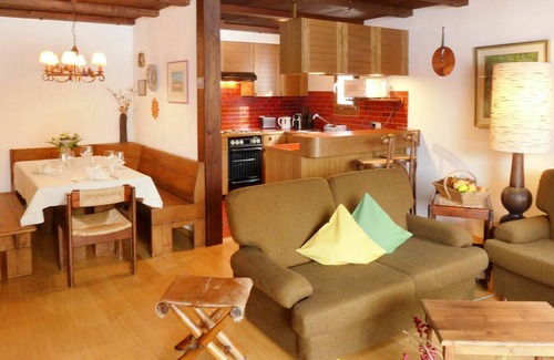 Surlej Apartment | Nice apartment for 4 guests with WIFI, TV, balcony, pets allowed, panoramic view and parking