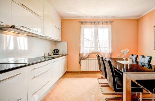Umag Apartment | Nice apartment for 4 guests with WIFI, hot tub, A/C, TV and terrace