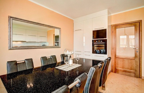 Umag Apartment | Nice apartment for 4 guests with WIFI, hot tub, A/C, TV and terrace