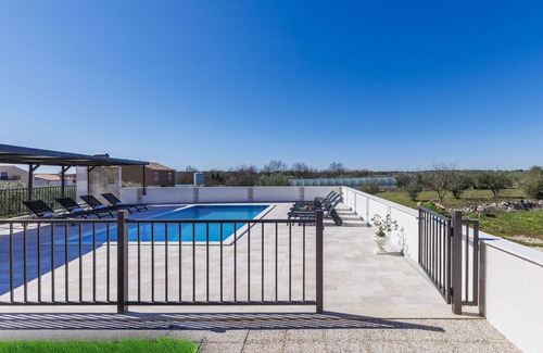 Umag Apartment | Nice apartment for 4 guests with WIFI, hot tub, A/C, TV and terrace