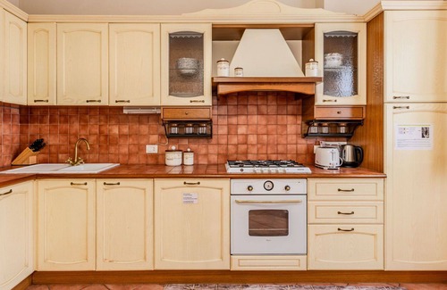 Carlazzo Apartment | Nice apartment for 4 people with WIFI, TV and balcony